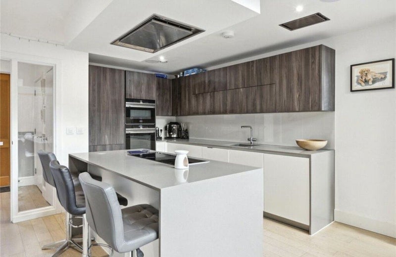 Room Vinery Way in Greater London