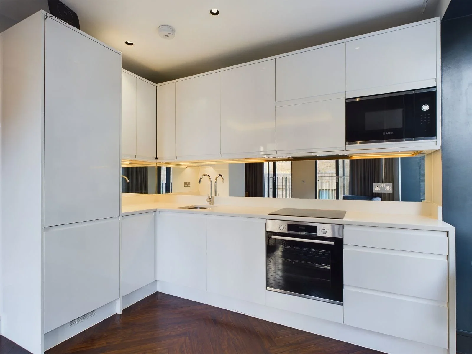 Flat Blackfriars Road in Greater London