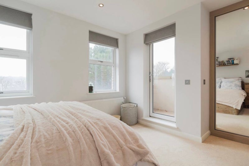 Flat Waldram Park Road in Greater London