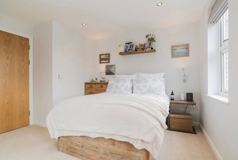 Flat Waldram Park Road in Greater London