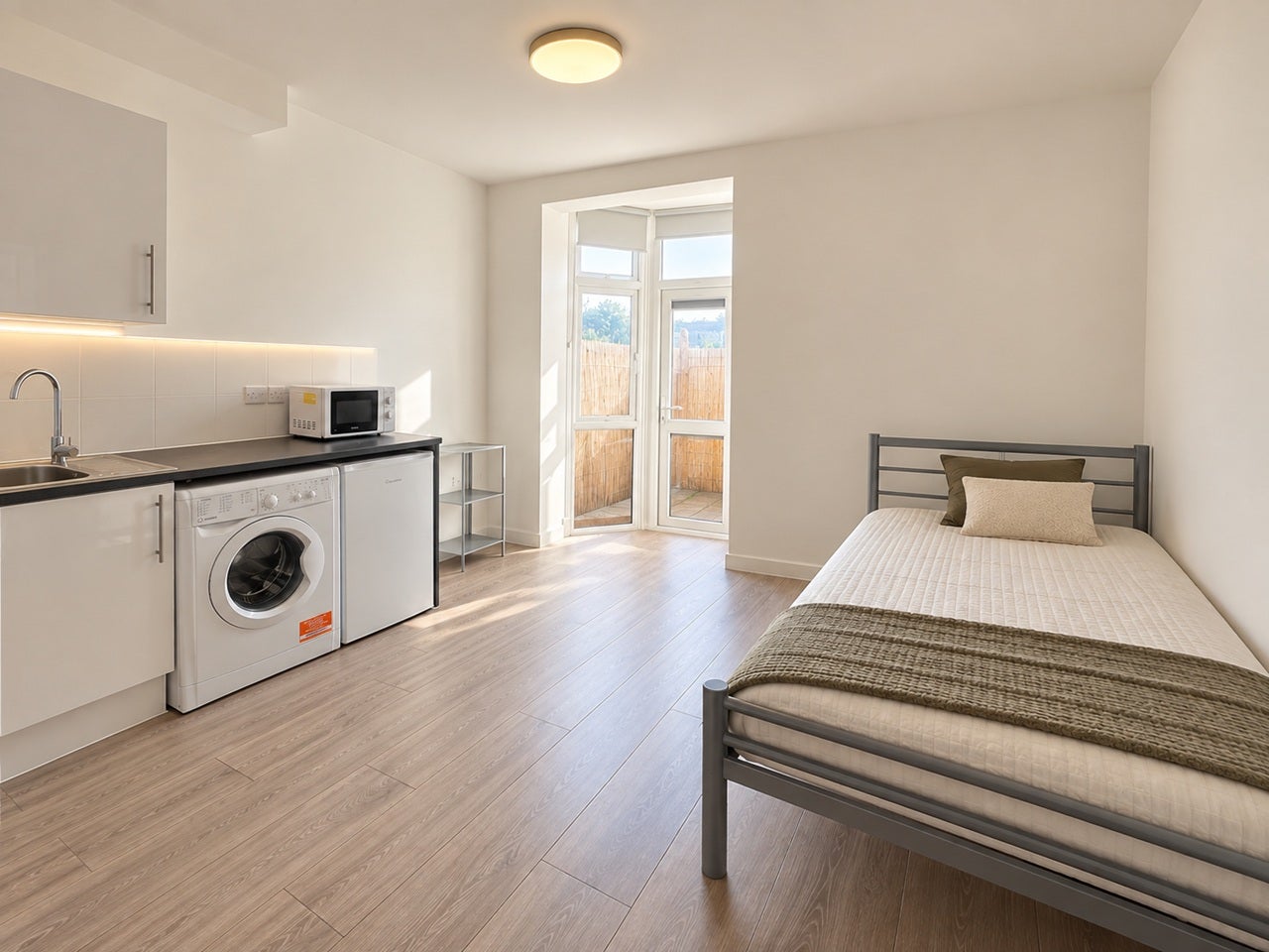 Flat Cairnfield Avenue in Greater London