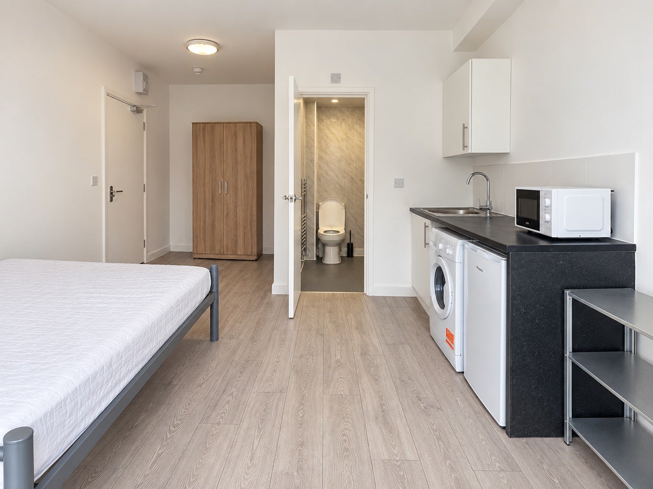 Flat Cairnfield Avenue in Greater London