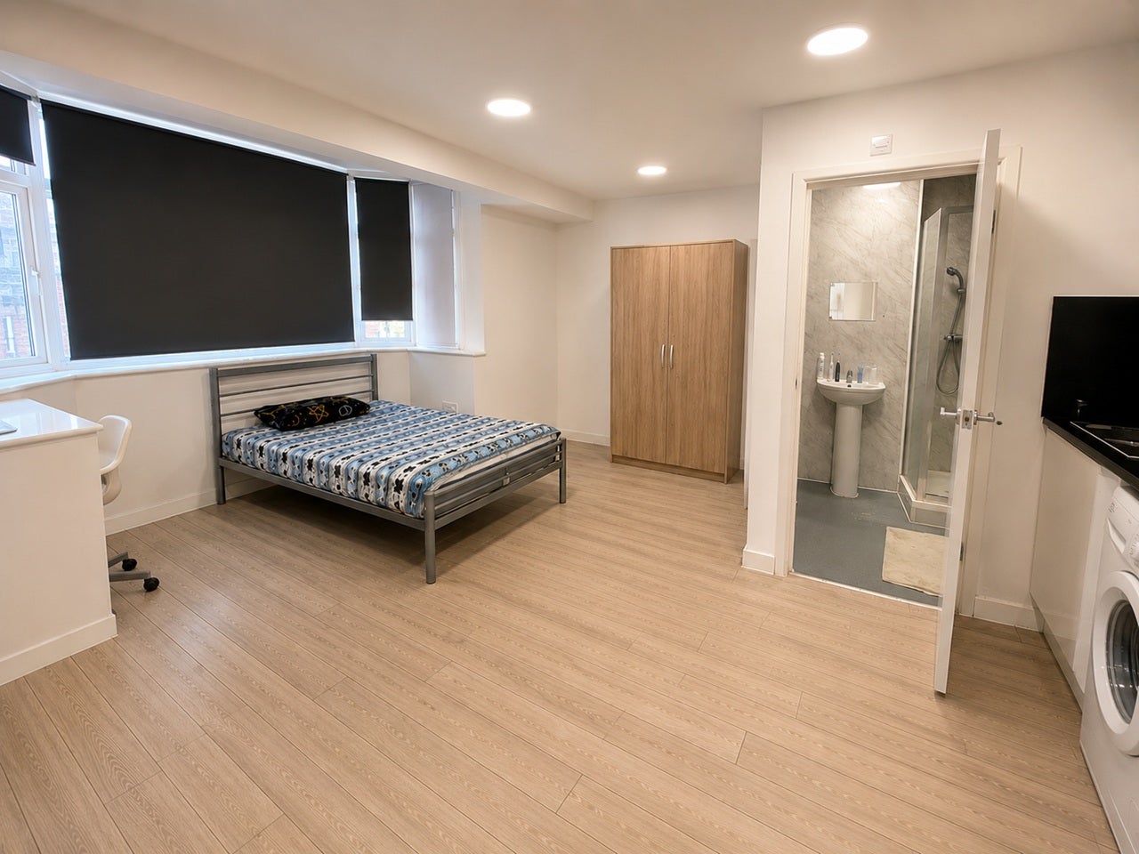 Flat Cairnfield Avenue in Greater London