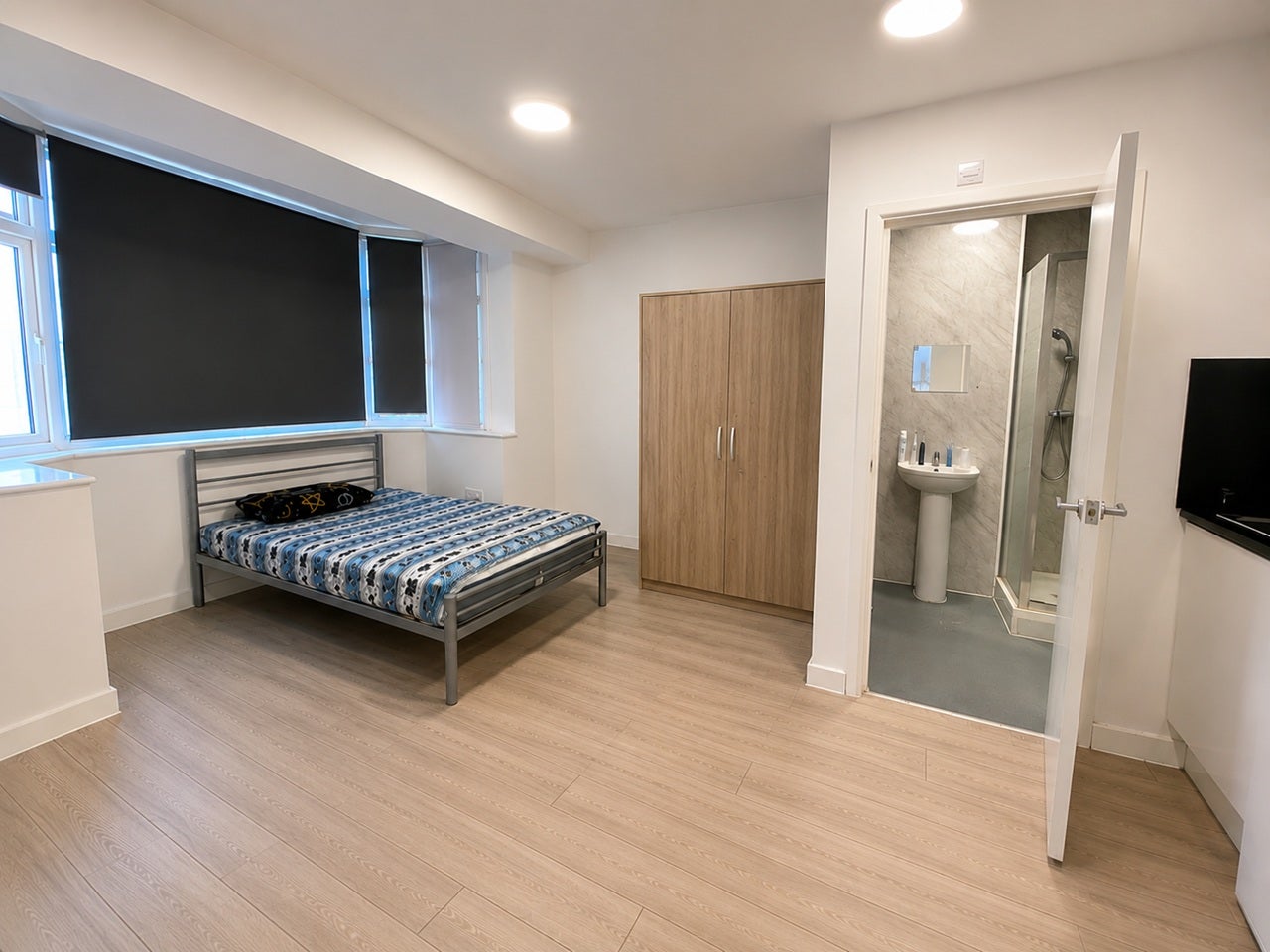 Flat Cairnfield Avenue in Greater London