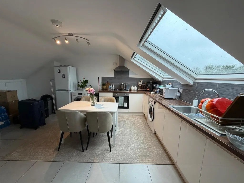 Flat Carlton Avenue in Greater London