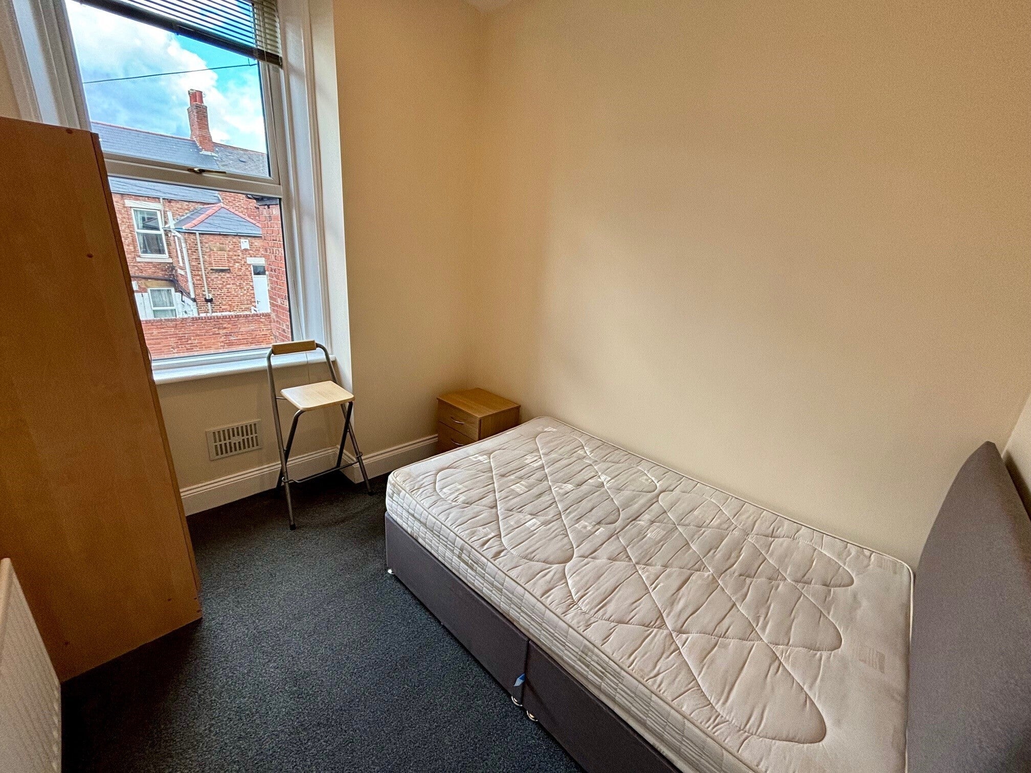 Flat Fairfield Road in Newcastle upon Tyne