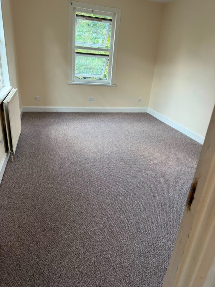Flat Grange Road in Greater London