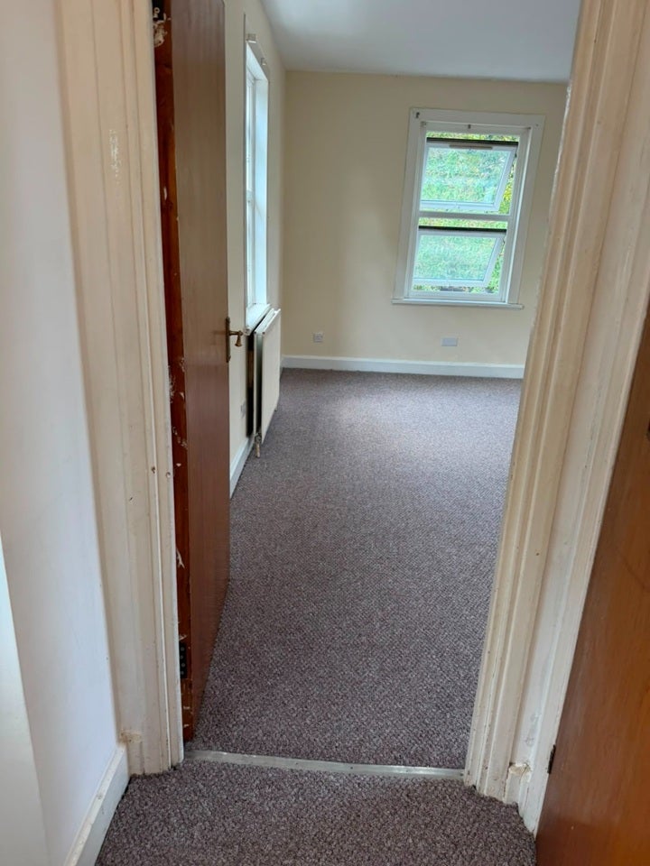 Flat Grange Road in Greater London