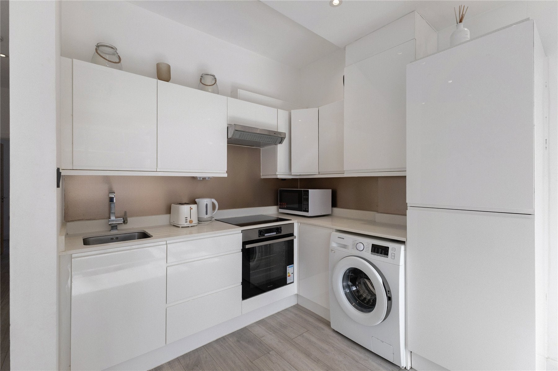 Flat Southfield Road in Greater London