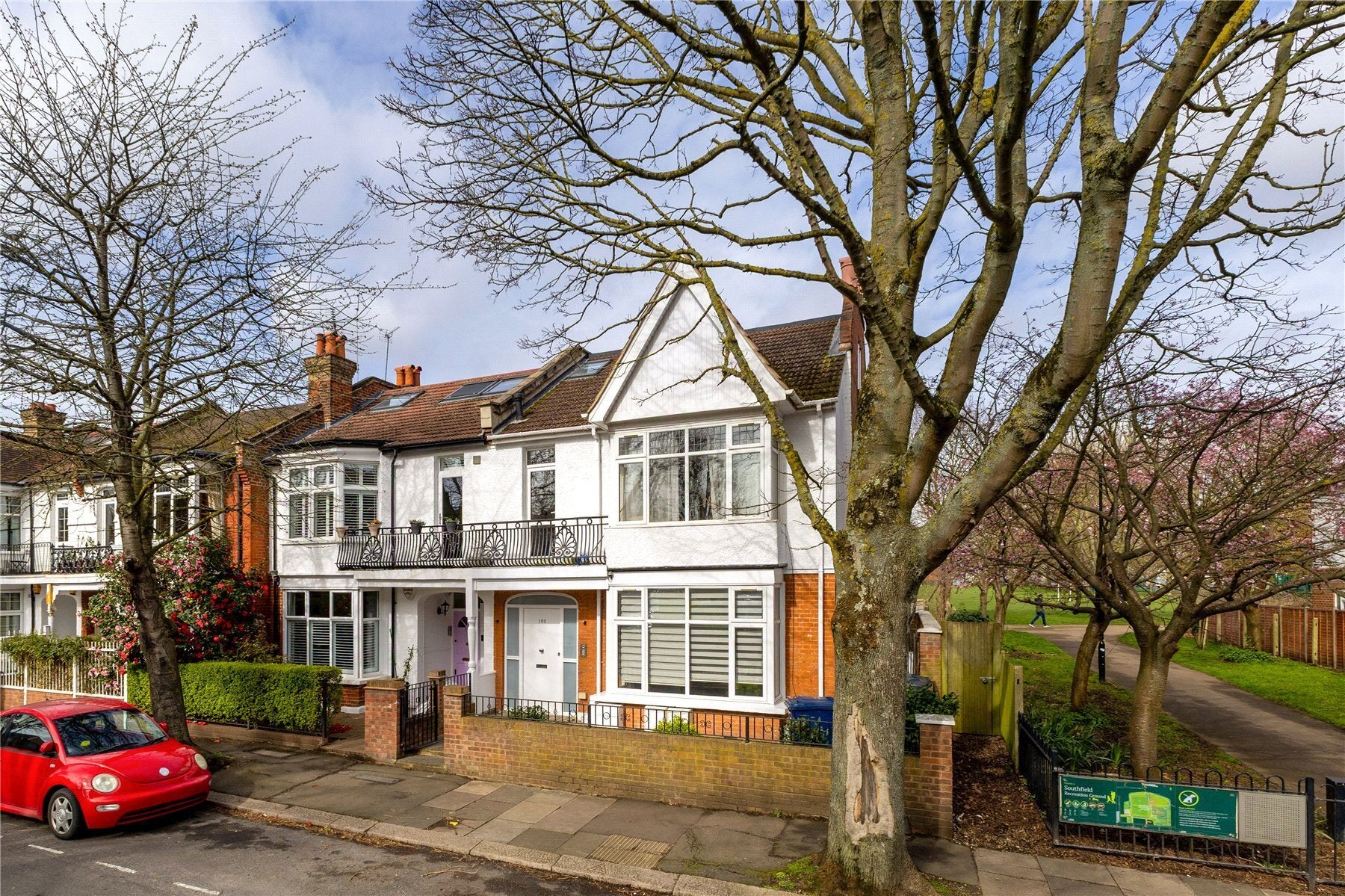 Flat Southfield Road in Greater London