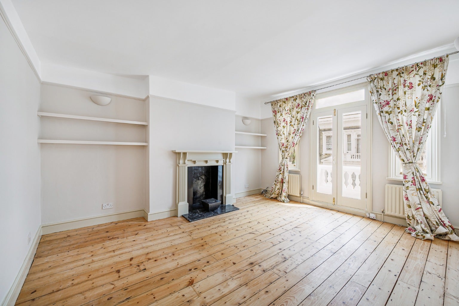 Flat Fairholme Road in Greater London