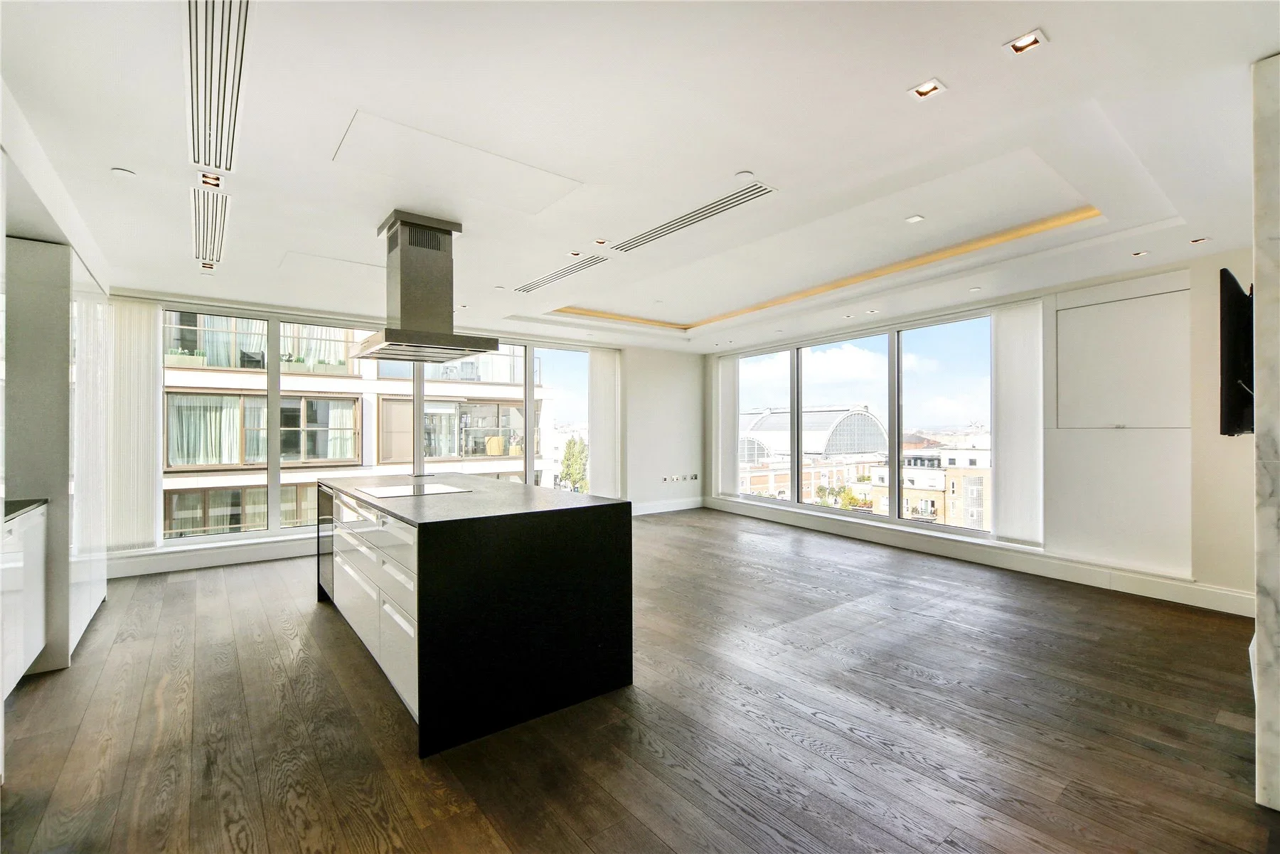Flat Russell Road in Greater London