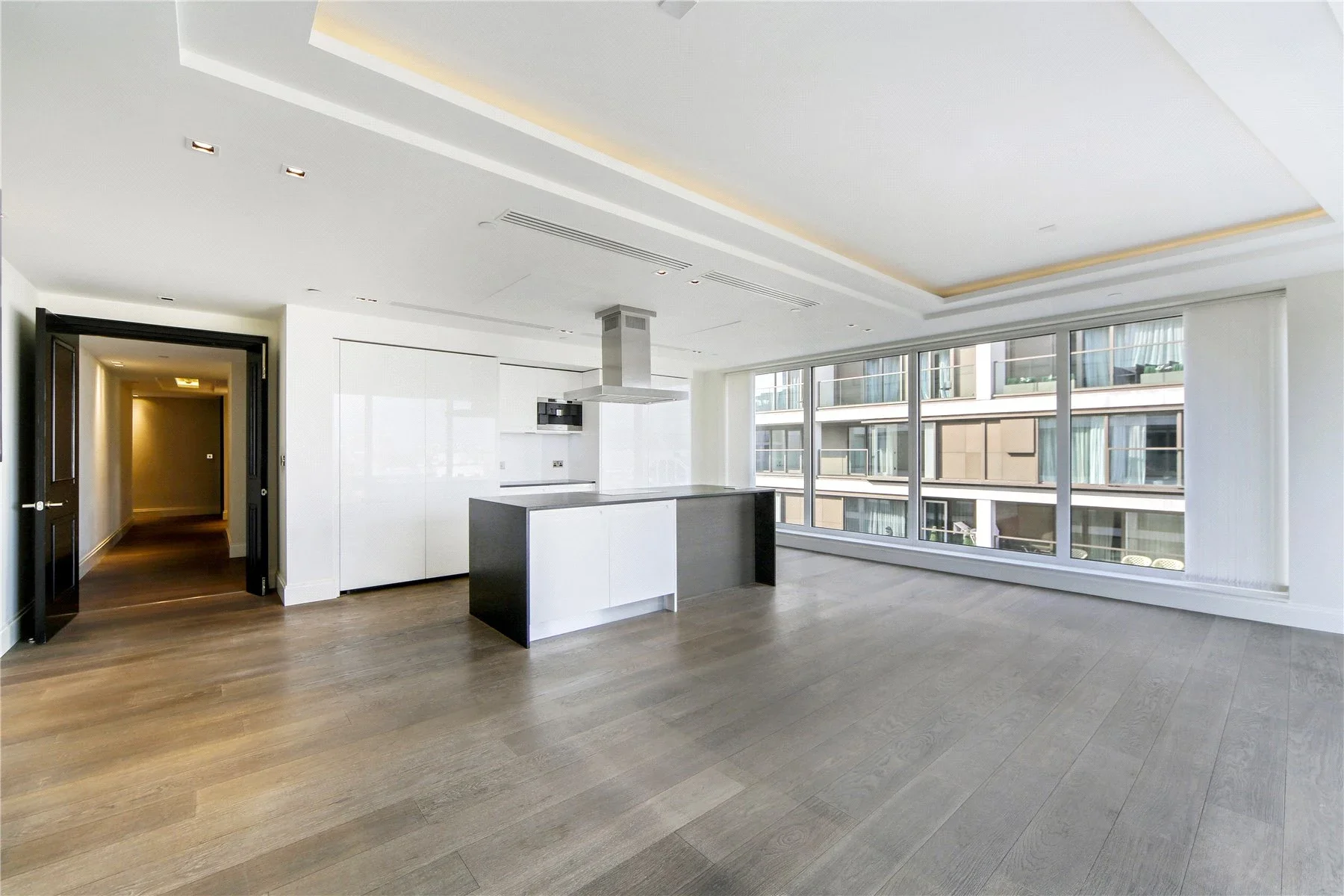 Flat Russell Road in Greater London