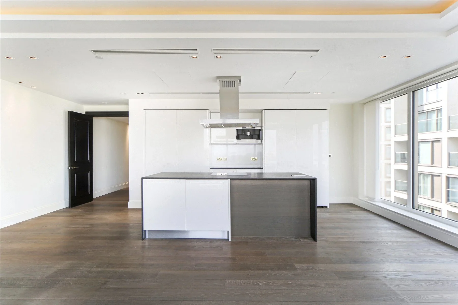Flat Russell Road in Greater London