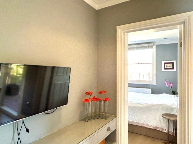 Flat Roland Gardens in Greater London