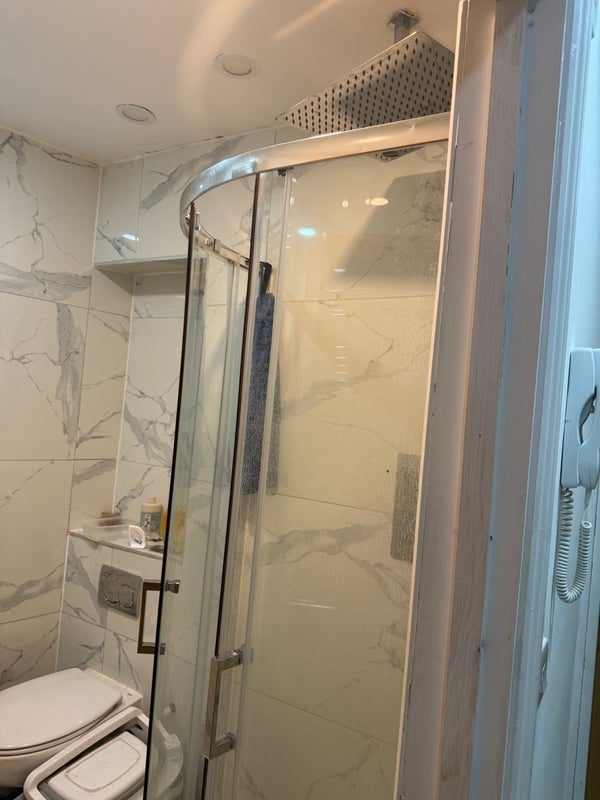 Room Hale Gardens in Greater London