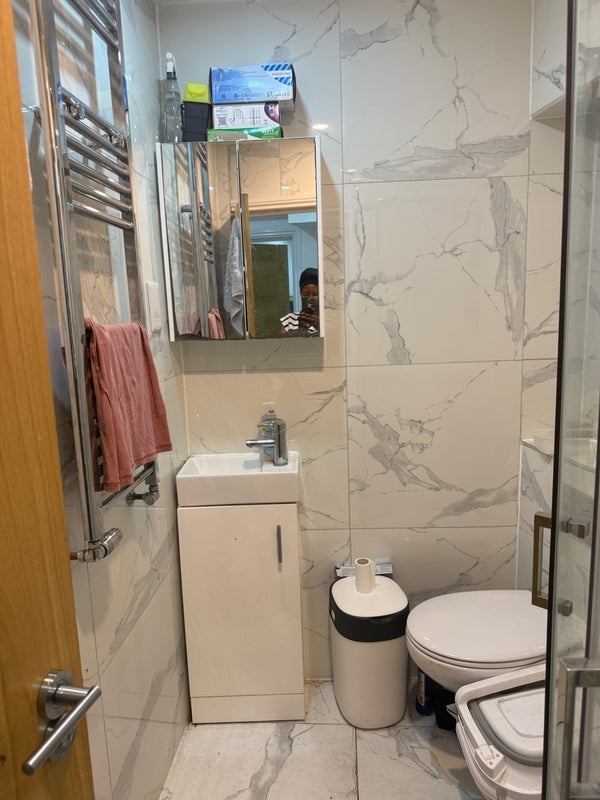 Room Hale Gardens in Greater London