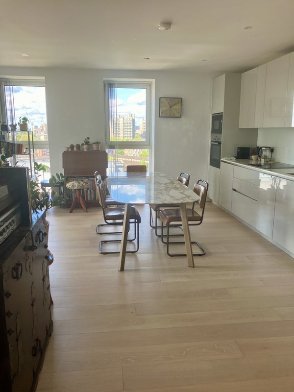 Room Deacon Street in Greater London