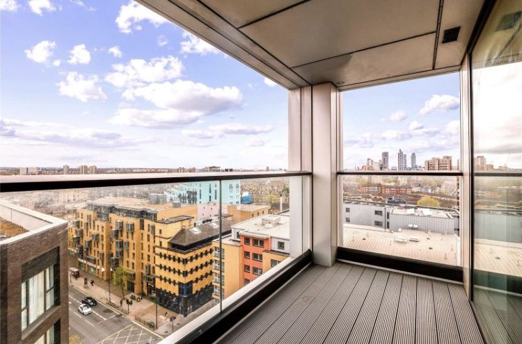 Room Deacon Street in Greater London