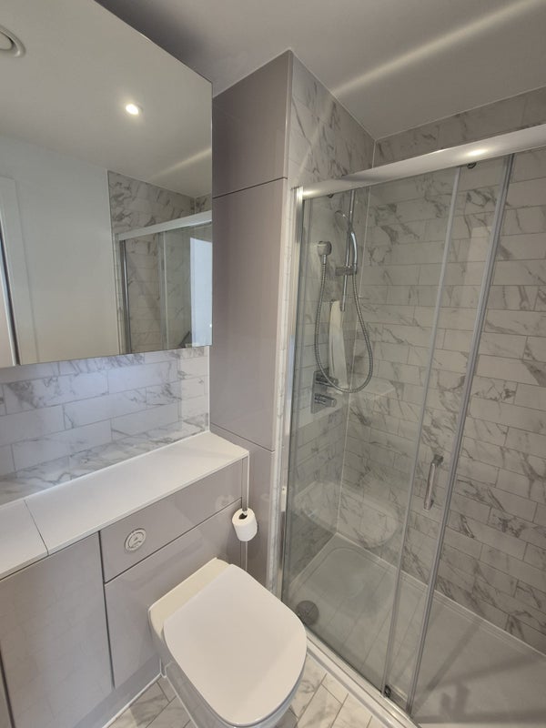 Room Deacon Street in Greater London