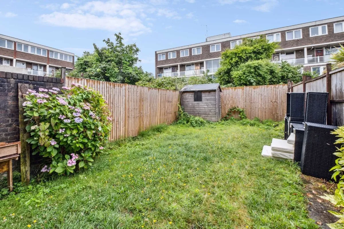 House Barringer Square in Greater London