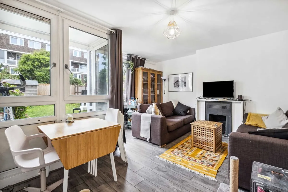 House Barringer Square in Greater London