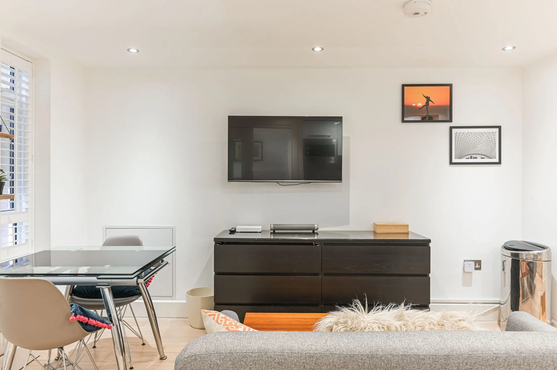 Flat Sloane Avenue in Greater London