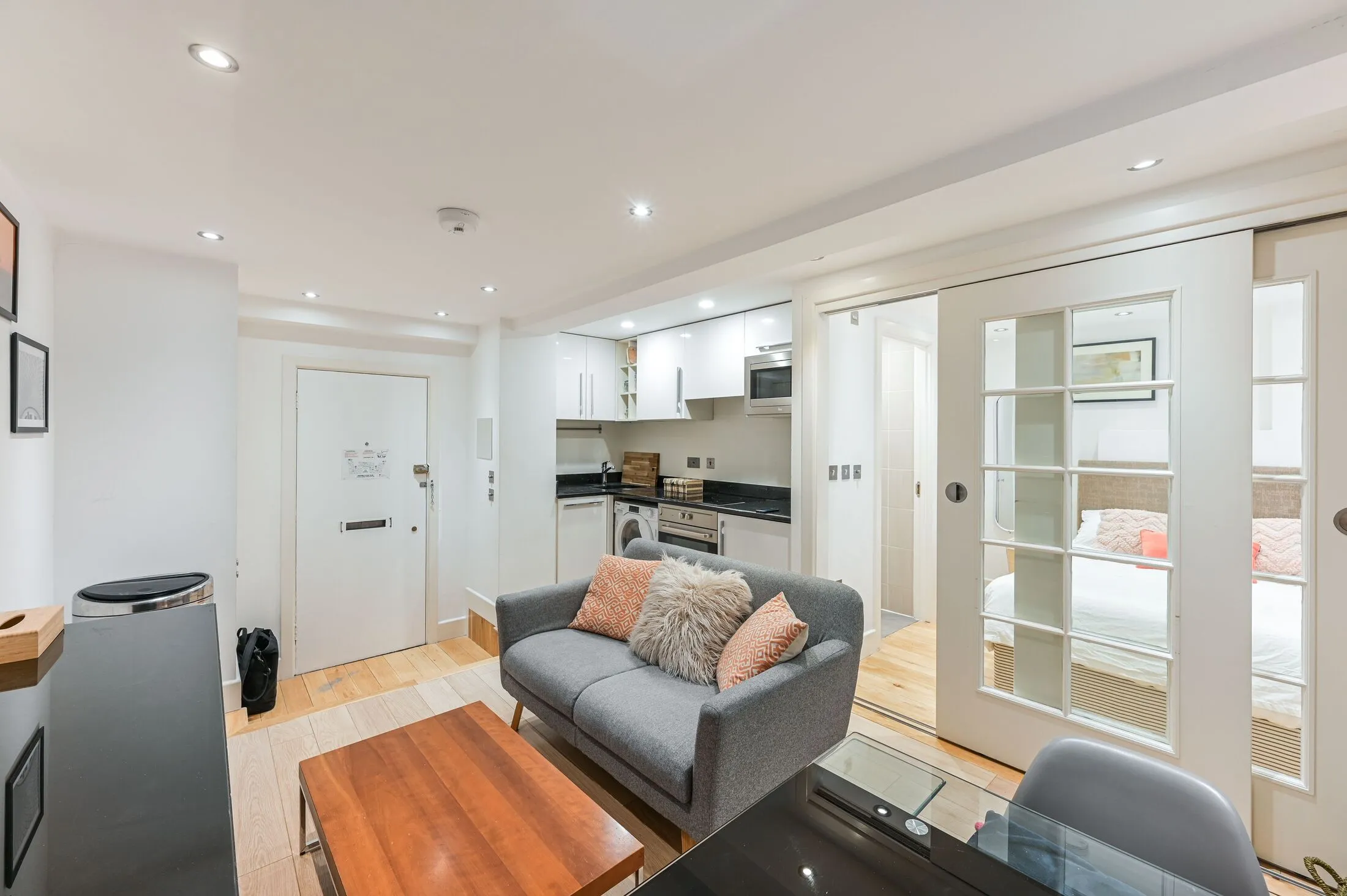 Flat Sloane Avenue in Greater London