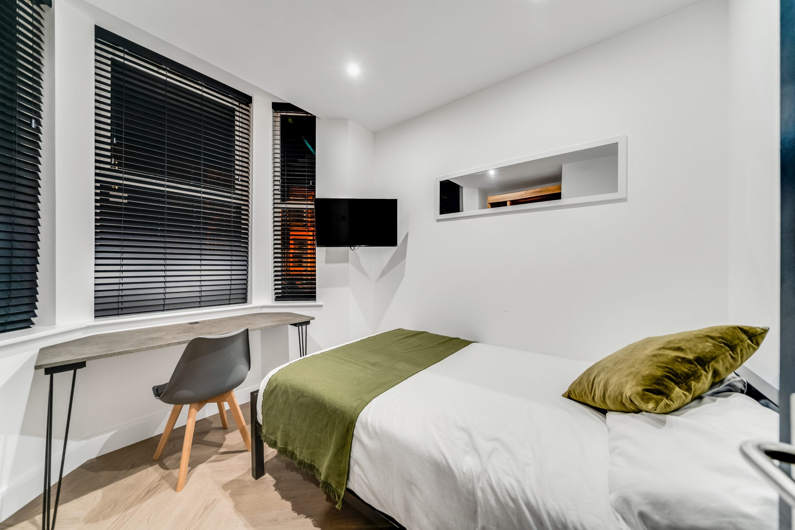 Room Leopold Road in Liverpool