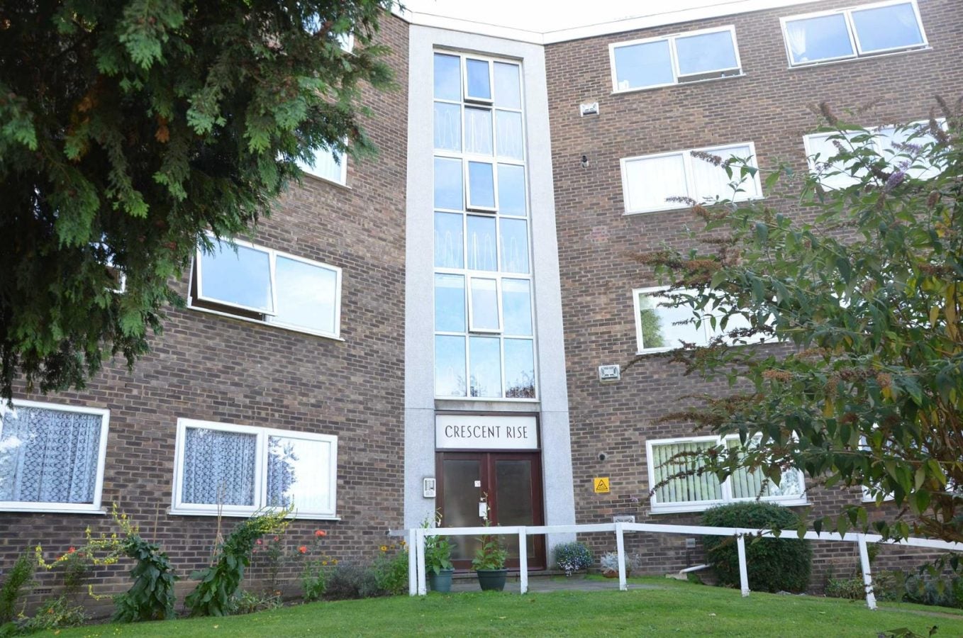 Flat Crescent Rise in Greater London
