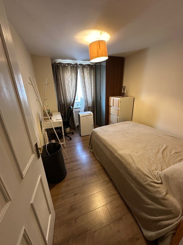 Room Salisbury Close in Greater London