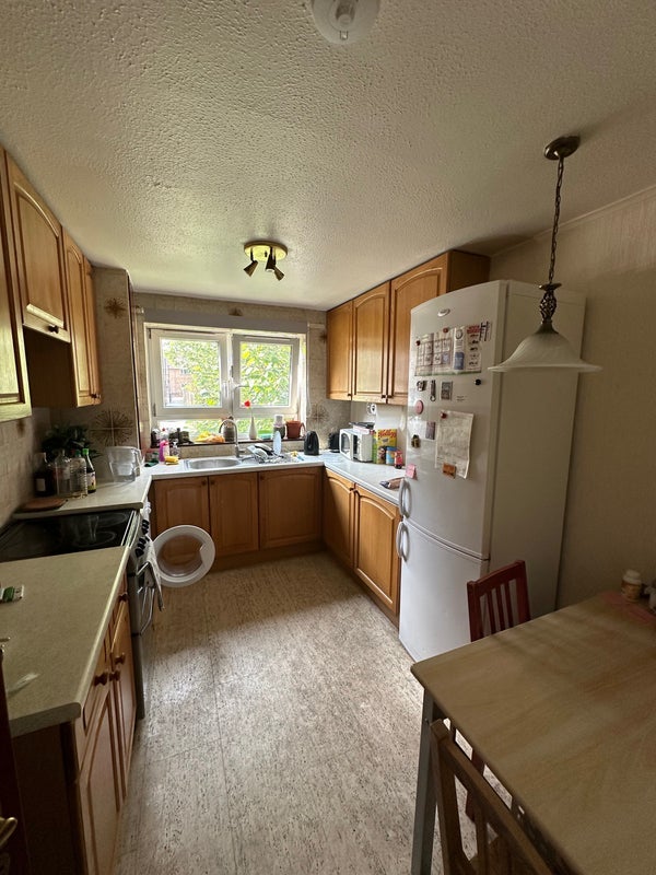 Room Salisbury Close in Greater London
