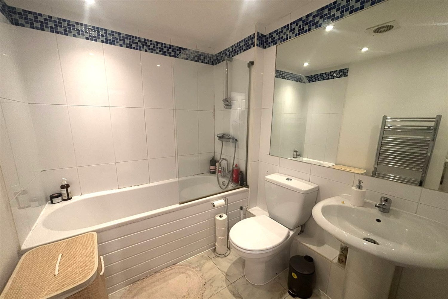 Flat Pulteney Road in Greater London