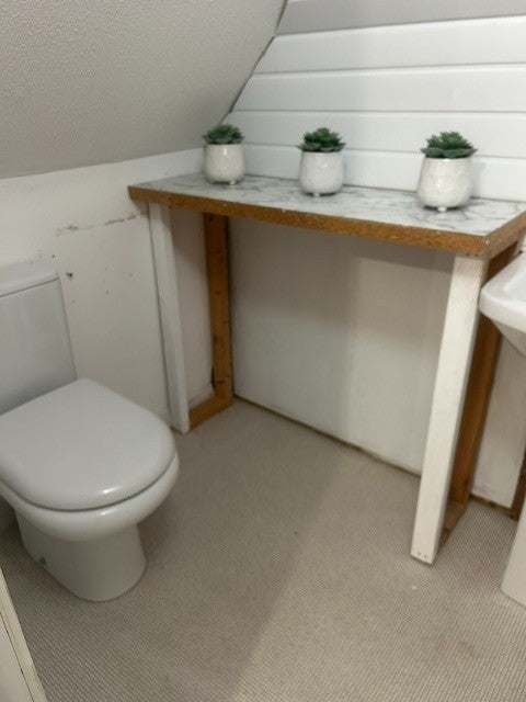 Room Ladywood Road in Greater London