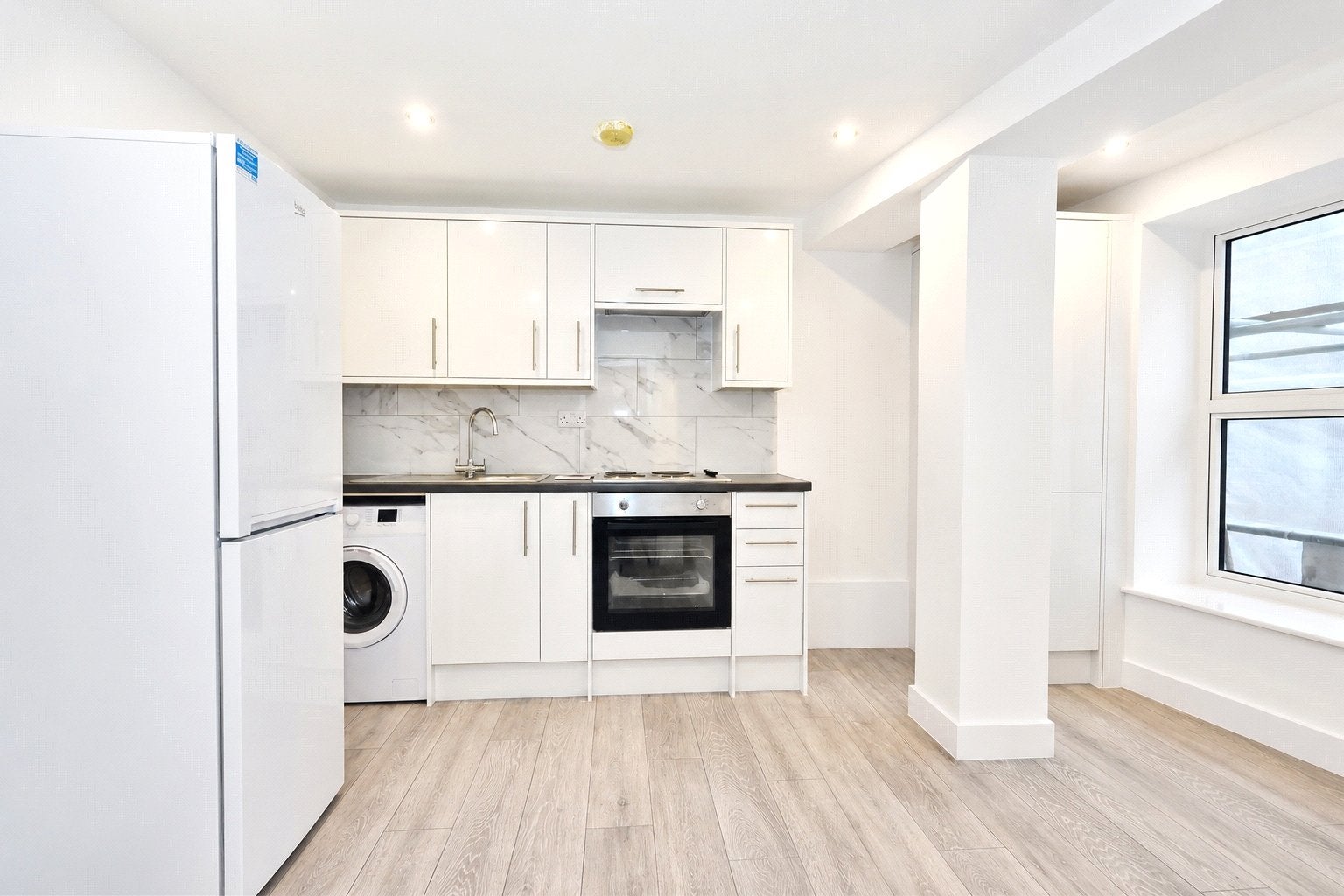 Flat Commercial Way in Woking