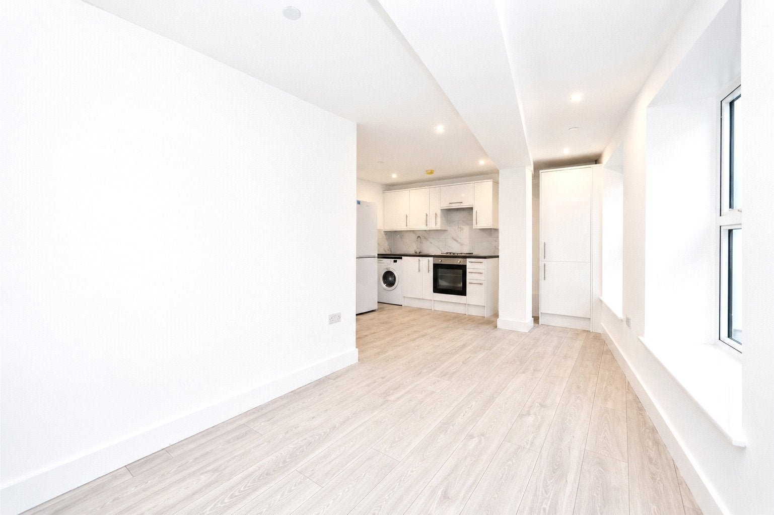 Flat Commercial Way in Woking