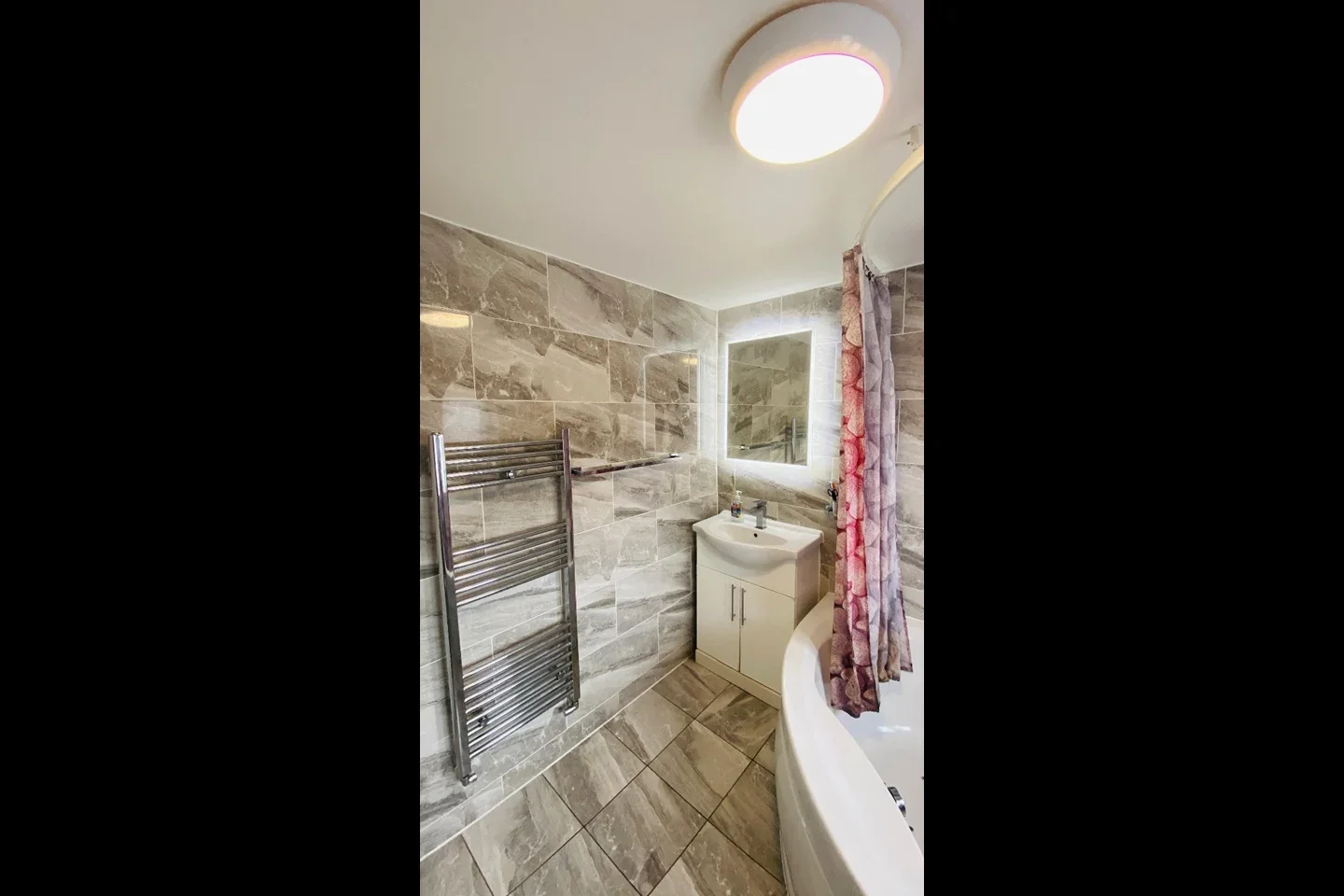 Room Gourney Grove in Grays