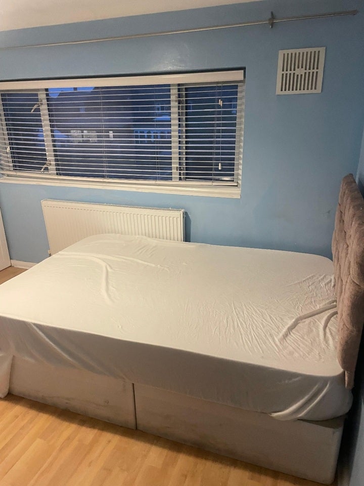 Room Gourney Grove in Grays