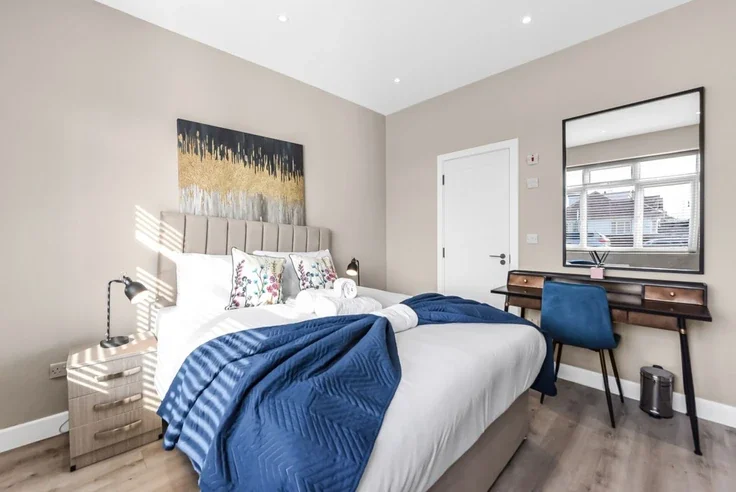 Flat Mayfield Avenue in Southend-on-Sea