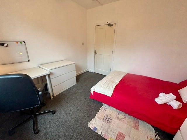 Room Prestonfield Avenue in City of Edinburgh