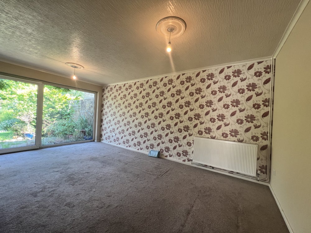 House Stoneham Close in Reading