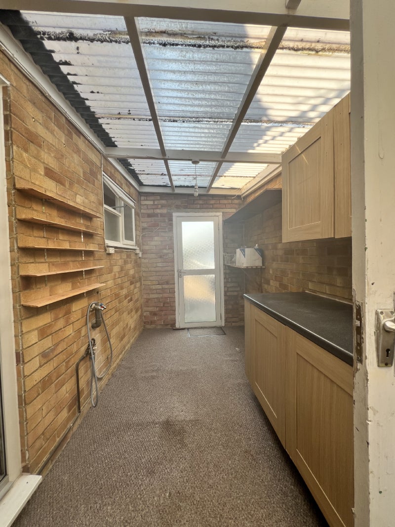House Stoneham Close in Reading