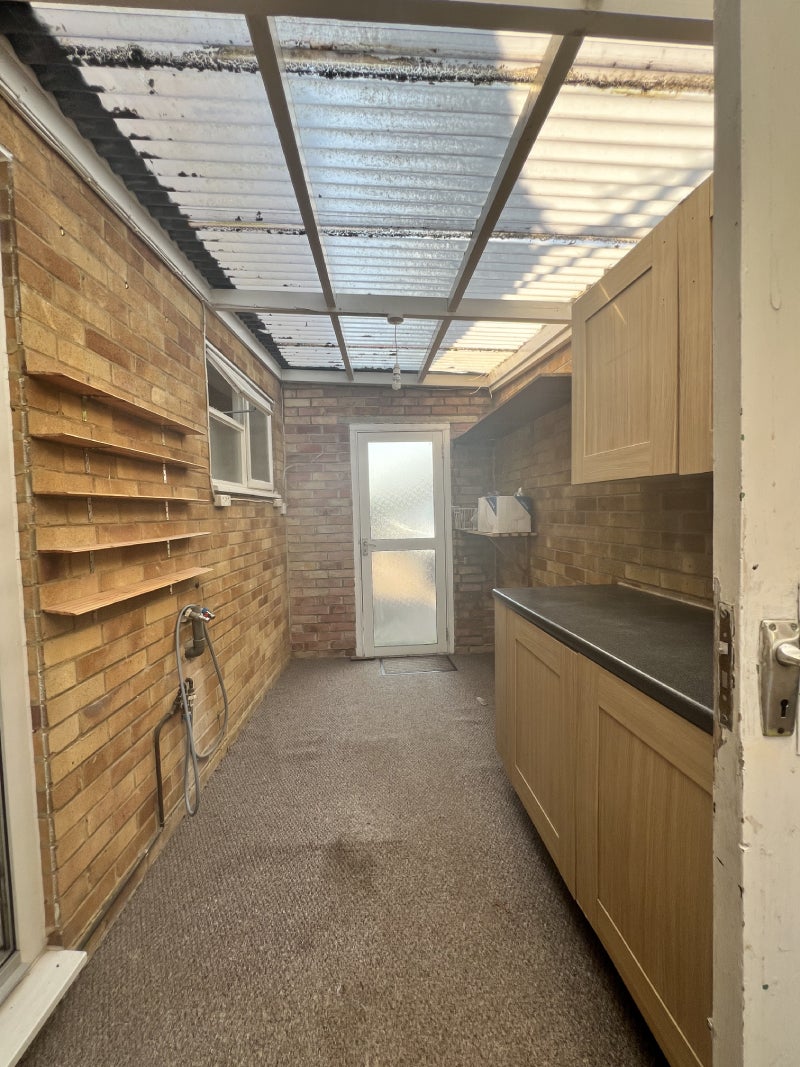 House Stoneham Close in Reading