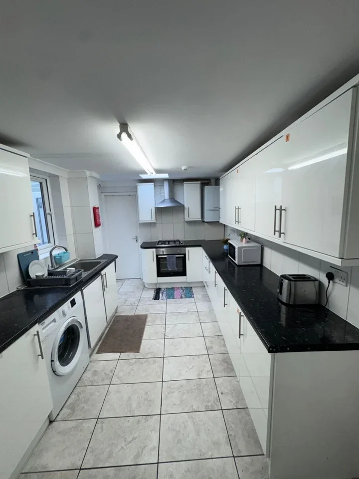 Room Morley Road in Greater London