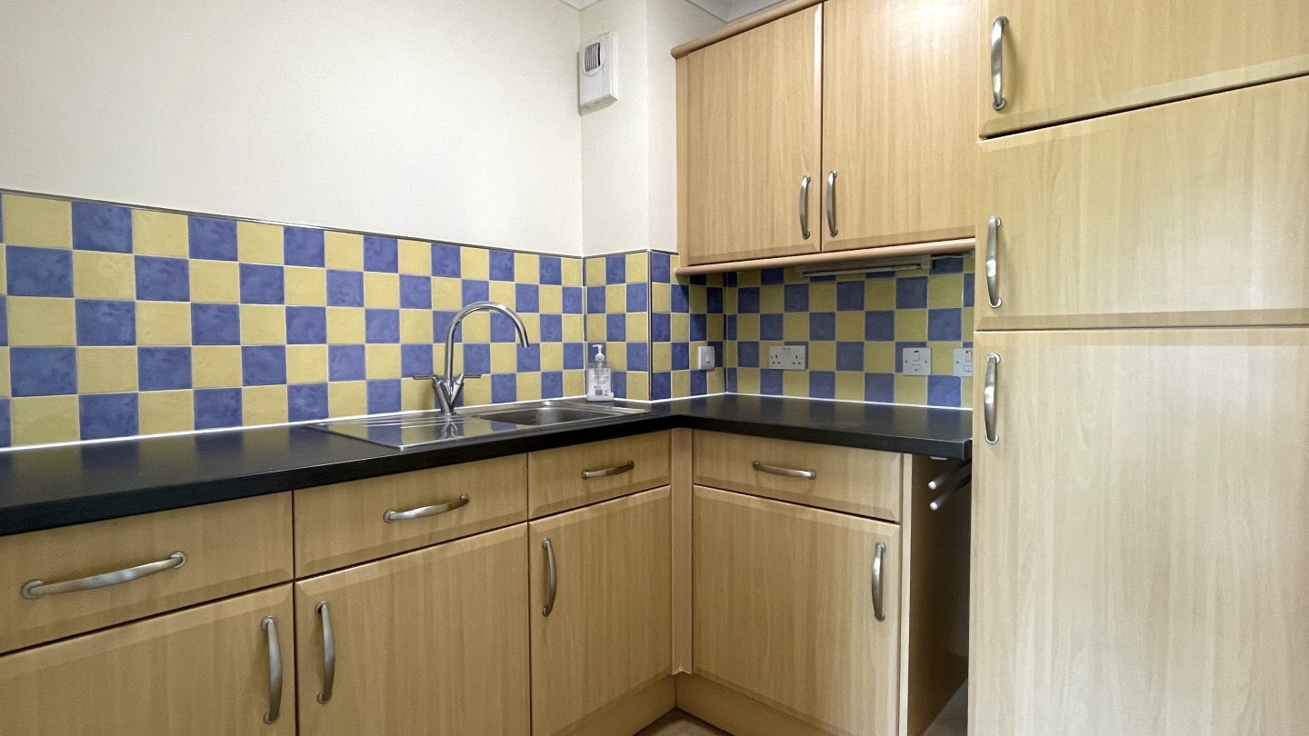Flat Abingdon Avenue in Woolston