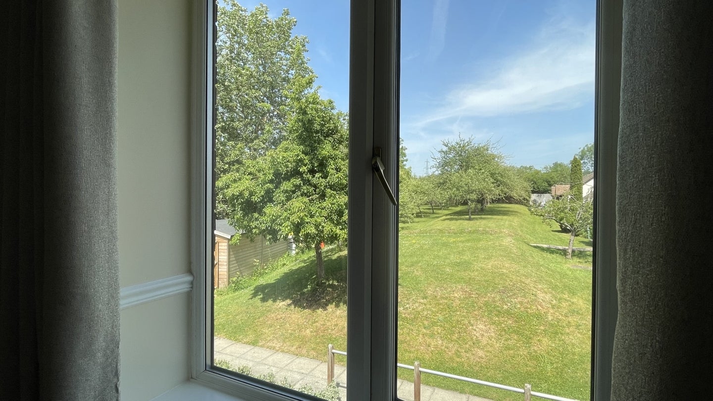Flat Abingdon Avenue in Woolston