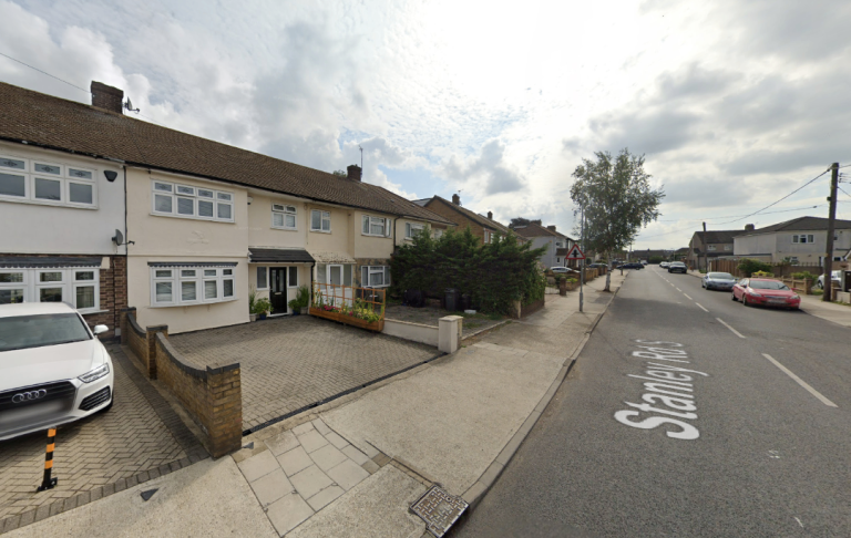 Flat Stanley Road South in Greater London
