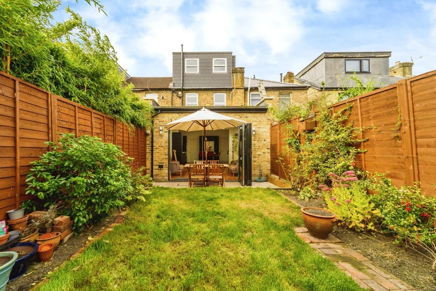 House Grosvenor Road in Greater London