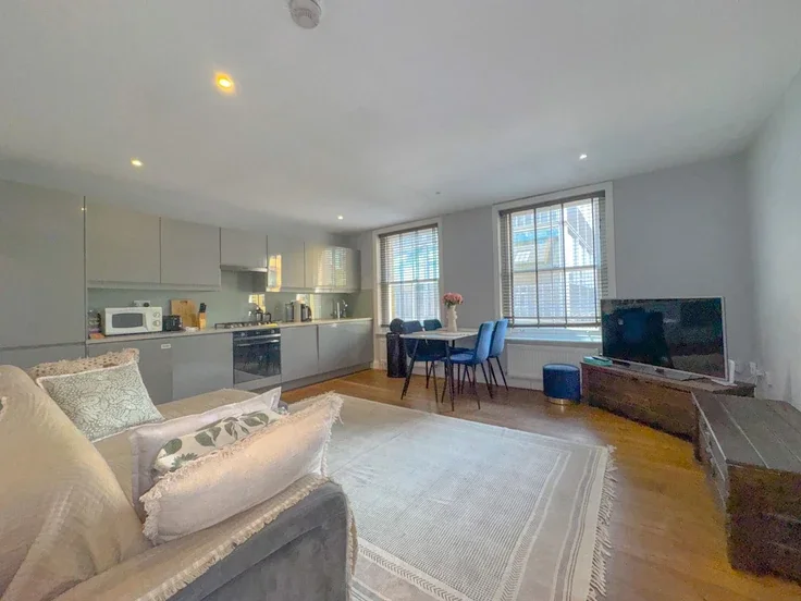 Flat Berwick Street in City of Westminster