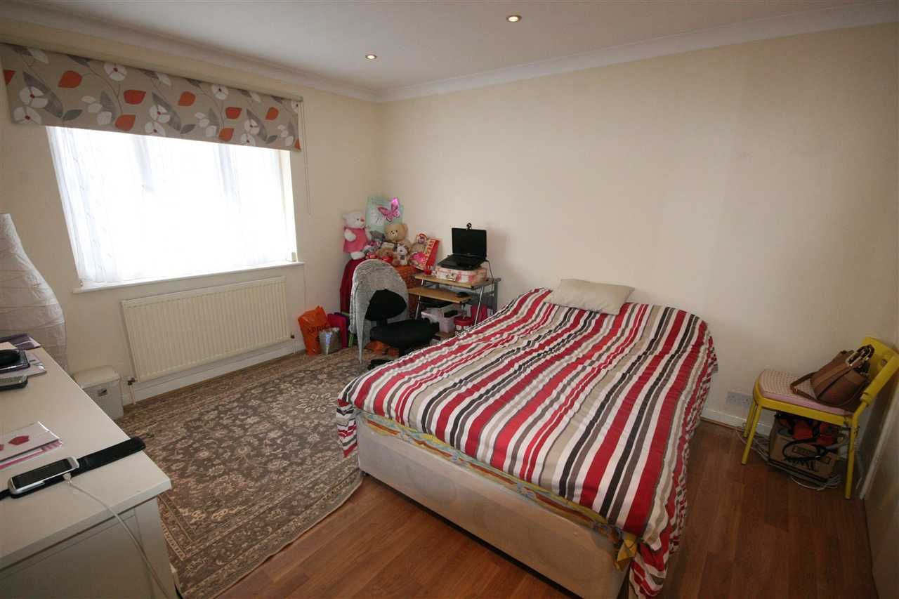Flat Bonnersfield Lane in Greater London